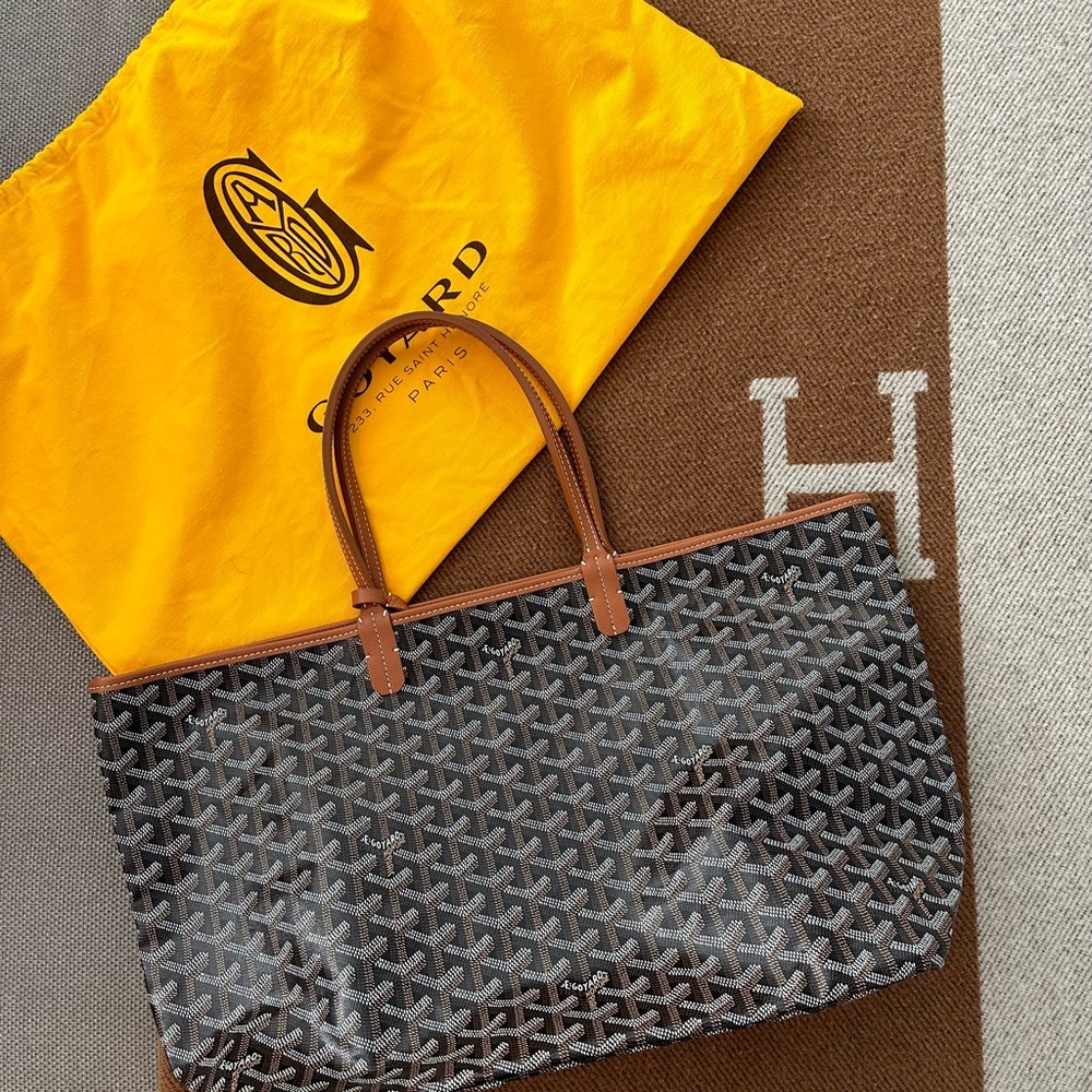 Authentic black/tan Goyard St. Louis PM Tote in Excellent conidition.